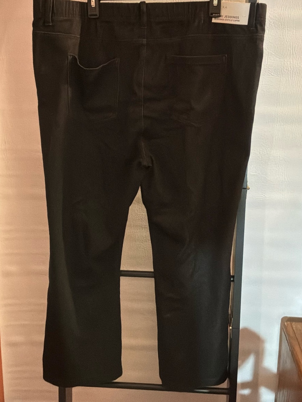 🌙✨🏷️ Women’s Black Pull-On Capri Pants with Front Seams XL - Picture 3 of 15